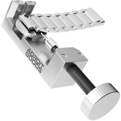 Zilverkleurige horlogeband wordt vastgezet in verstelbare metalen horlogebandenklem AdroitGoods