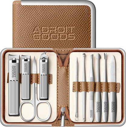 manicure set met roestvrijstalen nagelknippers en verzorgingsgereedschap in een leren etui