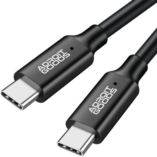 Zwarte USB-C naar USB-C kabel met Adroit Goods merklogo op beide uiteinden