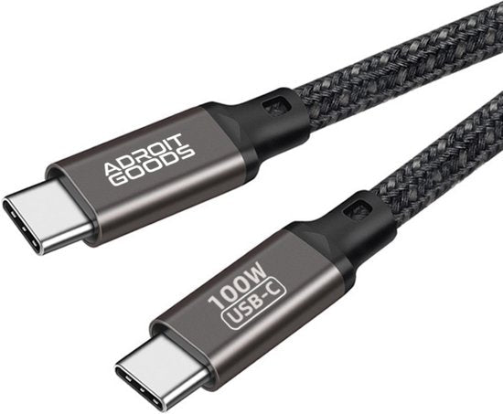 Zwart gevlochten USB-C kabel met metalen behuizing en AdroitGoods merklogo en 100W label.