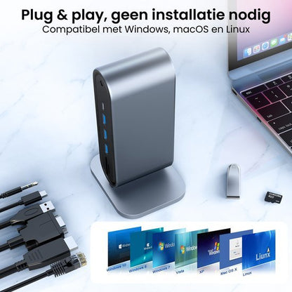 Zilvergrijze USB-hub met meerdere aansluitingen naast laptop en diverse kabels en geheugenkaarten