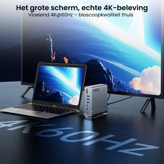 Laptop verbonden met groot scherm en compacte apparaat voor vloeiende 4K weergave thuis