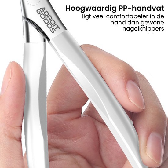 Hand houdt witte nagelknipper met comfortabel PP-handvat van AdroitGoods.