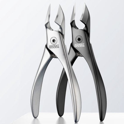 Twee RVS nagelknippertangetjes van AdroitGoods, scherp en ergonomisch ontworpen.