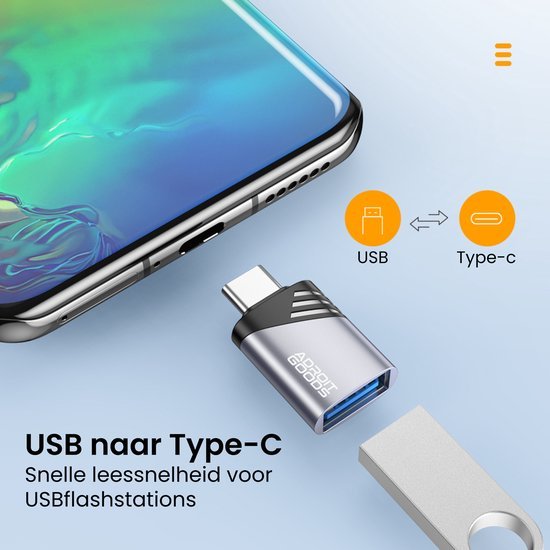 USB naar Type-C adapter naast smartphone en USB-stick voor snelle datatransfer