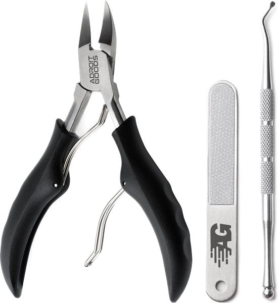 nagelknipper met zwart handvat, metalen nagelvijl en roestvrijstalen huidriemverwijderaar
