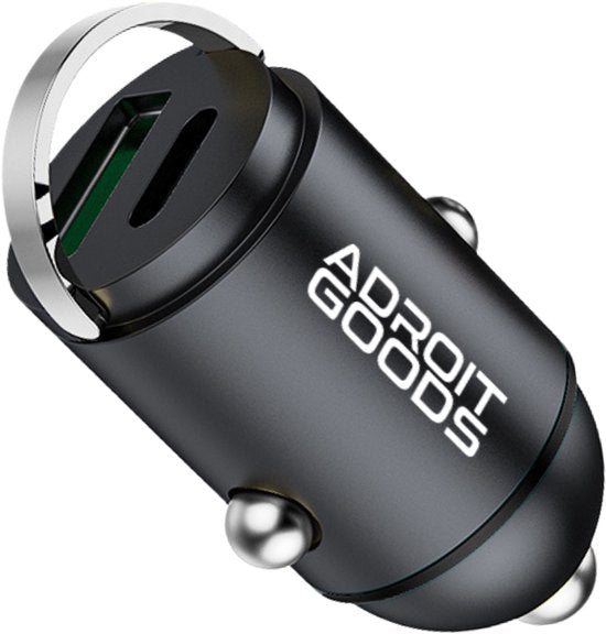 compact zwart metalen autolader met USB-poort en Adroit Goods logo zichtbaar