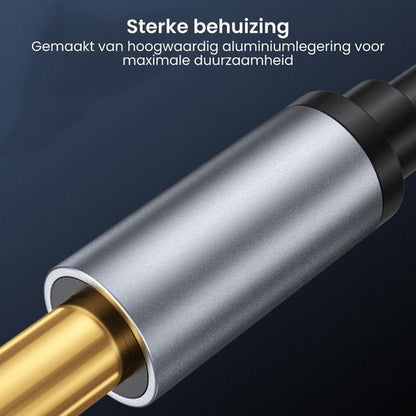Close-up van sterk metalen connector met aluminium behuizing en gouden pin voor duurzaamheid