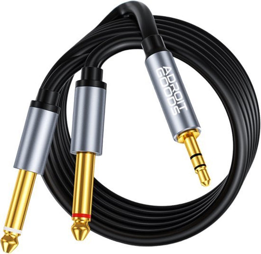 Zwarte audiokabel met goudkleurige stekkers en metalen behuizing van Adroit Goods