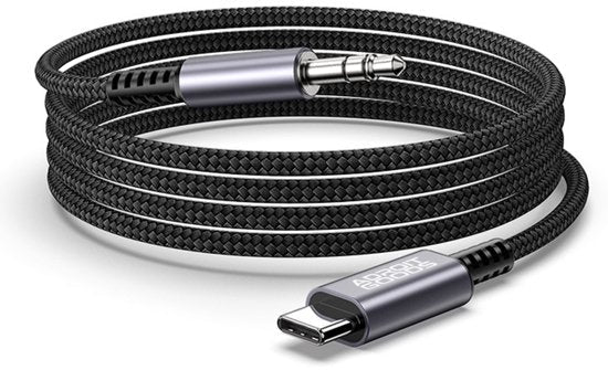 Zwarte gevlochten kabel met een usb-c-connector aan de ene kant en een 3,5 mm audio-aansluiting aan de andere kant