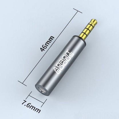 grijze metalen audio adapter met gouden stekker van 46mm lang en 7,6mm breed