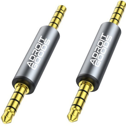Twee zilverkleurige audio-adapters met goudkleurige stekkers en AdroitGoods-logo's.