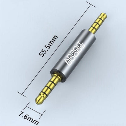 Adapter met twee 3,5 mm gouden stekkers en afmetingen van 55,5 mm bij 7,6 mm