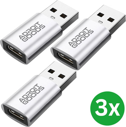 Drie zilverkleurige USB adapters met AdroitGoods logo naast groene cirkel met 3x tekst