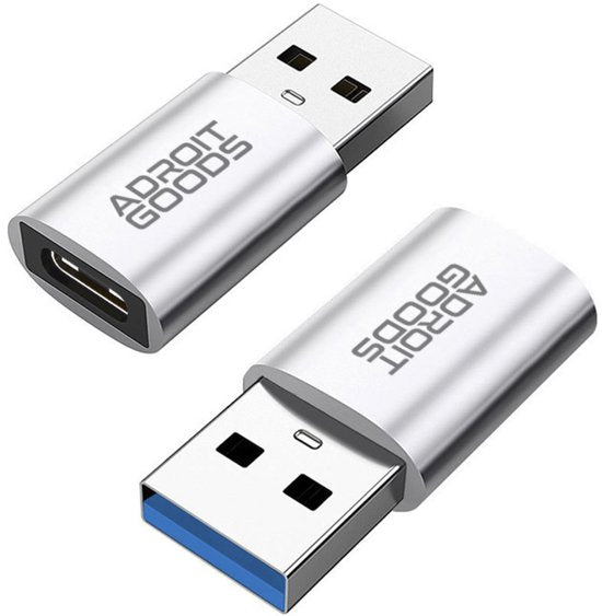 Silverkleurige USB-adapter met AdroitGoods logo voor USB naar USB-C aansluiting en dataoverdracht