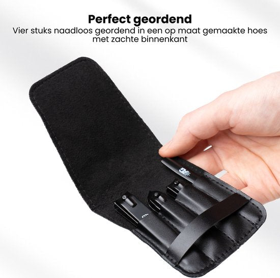 Hand houdt open zwarte, zachte hoes met vier naadloze zwarte gereedschappen overzichtelijk gerangschikt