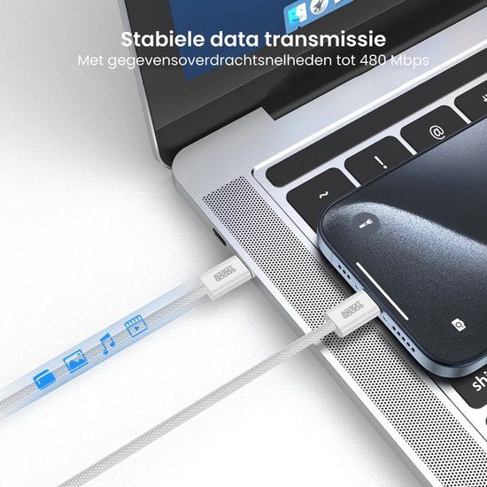 Met witte kabel verbonden met laptop en smartphone voor stabiele gegevensoverdracht