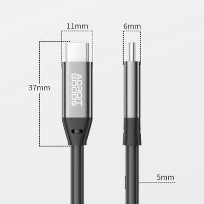 USB-C kabel met metalen connectoren met afmetingen naast een witte achtergrond
