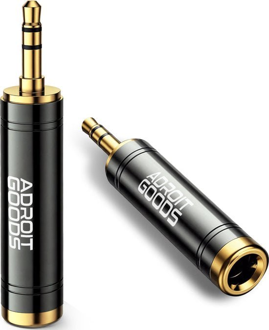 Zwarte en gouden audioconnectors met AdroitGoods logo, hoogwaardige metalen afwerking.
