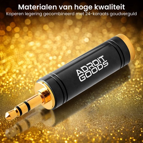Zwarte audioadapter met gouden accenten en Adroit Goods-logo op gouden achtergrond