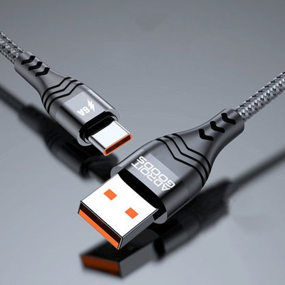 Duurzaam gevlochten USB-kabel met USB-A en USB-C connectoren en oranje accenten