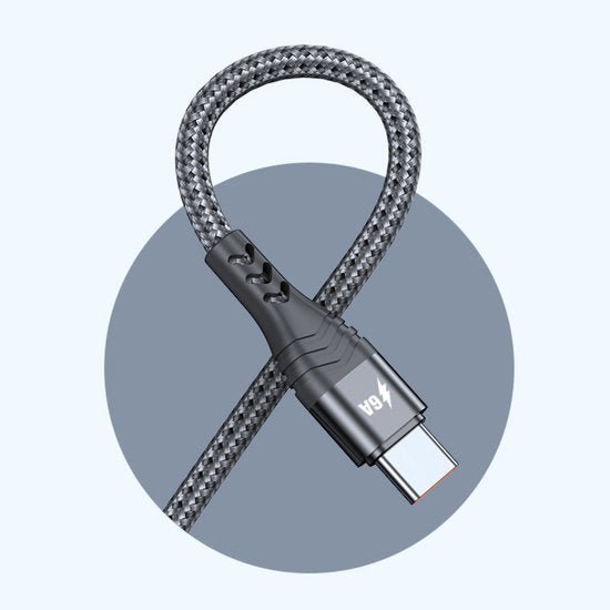 Zwart gevlochten USB-C-kabel met versterkte connector en snelle laadcapaciteit 6A