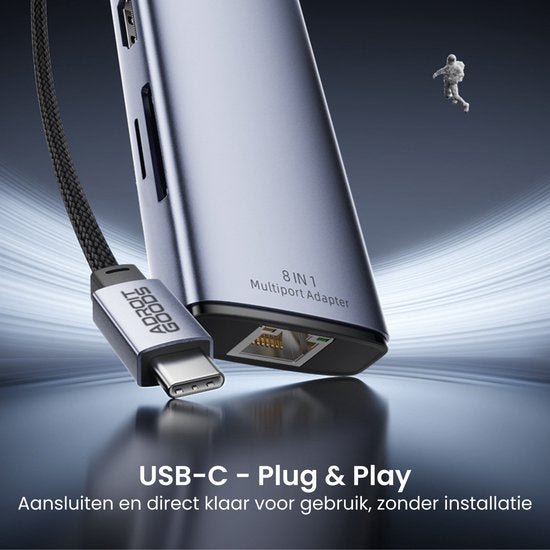 USB-C multiportadapter met meerdere aansluitingen en een astronaut in donkere achtergrond