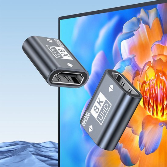 Zwarte 8K UHD adapter voor een haarscherp beeld op een modern scherm.