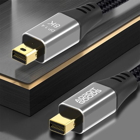 Twee zilverkleurige kabels met gouden Mini DisplayPort-connectoren op een donkere ondergrond