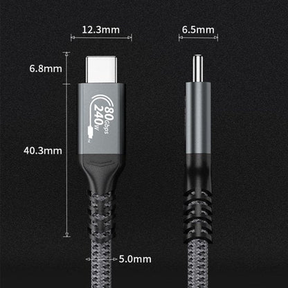 Zwarte datakabel met twee verschillende connectoren en afmetingen in millimeters zichtbaar