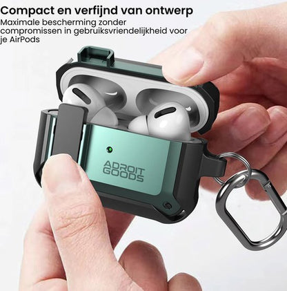 Hand houdt compact beschermhoes met sleutelhanger voor witte draadloze oordopjes