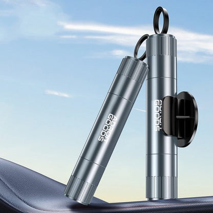 Twee metalen draagbare cylindrische objecten met bevestiging tegen een blauwe achtergrond