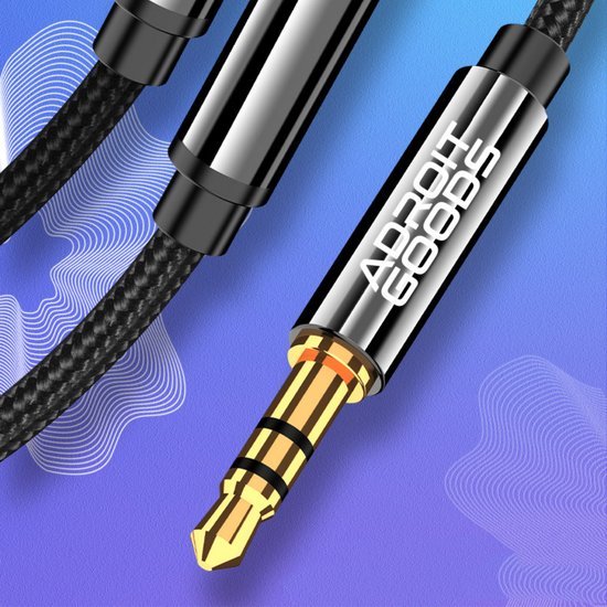 Zwarte audiokabel met gouden 3,5 mm connector en merknaam Adroit Goods zichtbaar.