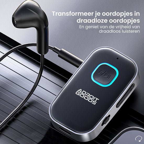 Zwart draadloos oordopjesomzetter met blauwe knop en aansluitkabel op zwarte ondergrond