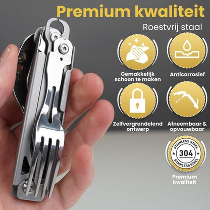 Hand die een inklapbaar roestvrijstalen bestekhoudersysteem vasthoudt met kwaliteitspictogrammen erbij