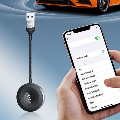 Hand die een smartphone vasthoudt met een Bluetooth-apparaat dat draadloos verbinding maakt