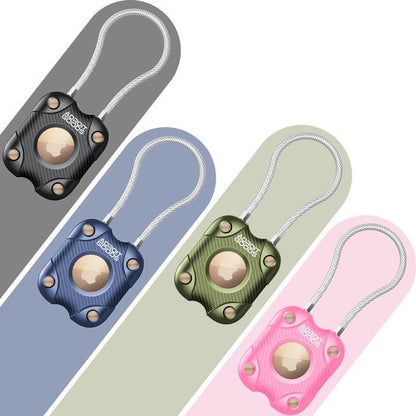 vier verschillende sleutelhangers met metalen lus in zwart, blauw, groen en roze kleuren