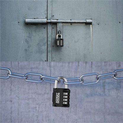 Zwart cijferhangslot op metalen ketting en stalen deur voor beveiliging en bescherming