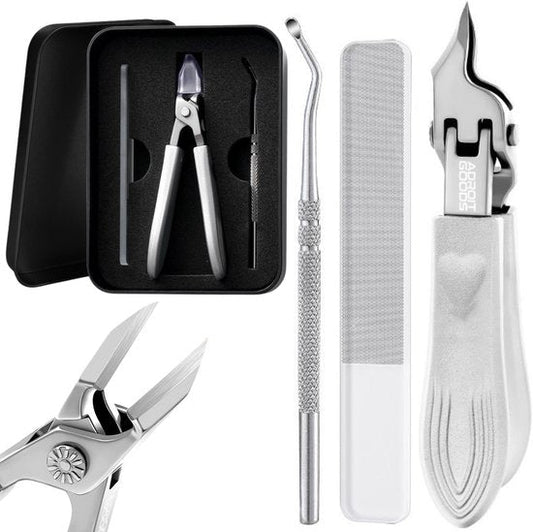 nagelknipper, nagelreiniger, nagelvijl en nagelknipset in zwart doosje professioneel