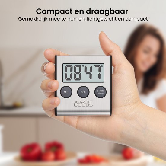 Hand houdt compacte digitale timer met start- en stoptimerfunctie in keukenomgeving