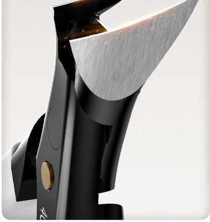 Close-up van een professioneel scheerkop met scherpe metalen messen en zwarte behuizing.