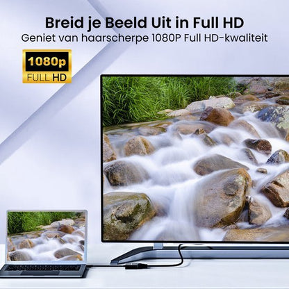 Laptop verbonden met tv voor vergroot beeld van stromend water en groene natuur in full hd kwaliteit