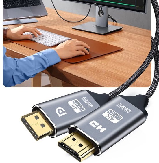 twee metalen HDMI-kabels 4K UHD 60Hz met gevlochten buitenkant op houten bureau met computer