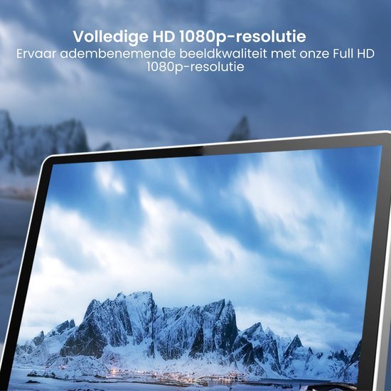 Laptop scherm toont heldere bergen en wolken in hoge resolutie beeldkwaliteit