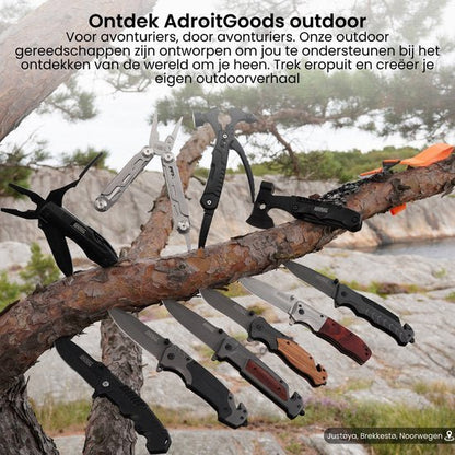 Diverse outdoor multitools en messen hangend aan tak in natuurlijke bosomgeving nabij water