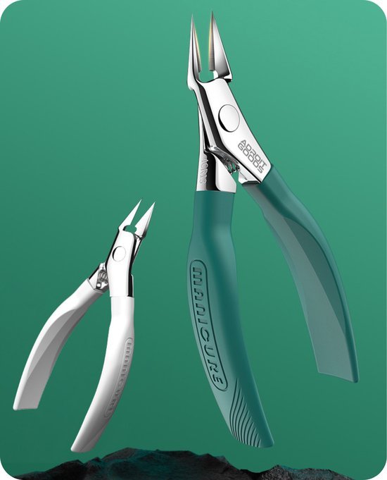 twee hoogwaardige metalen tangs met ergonomische handgrepen in wit en groen