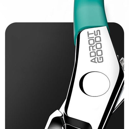 dichtbij beeld van een groen handvat en metalen onderdeel met AdroitGoods logo