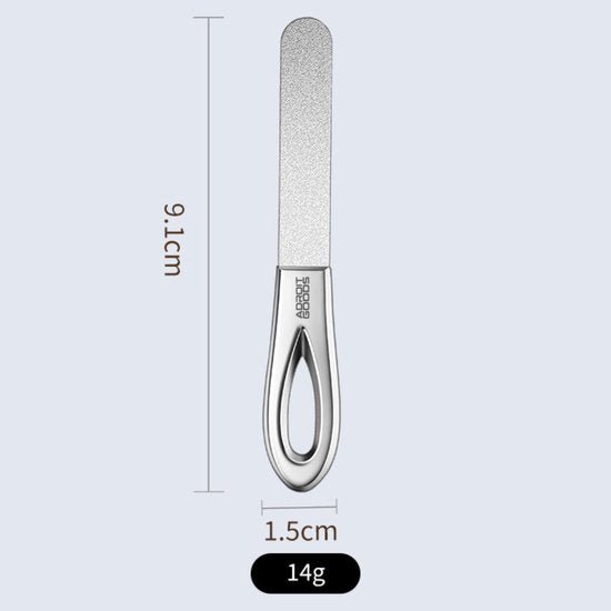 Oppervlak met fijne textuur met een handvat met opening, afmeting 9,1 cm bij 1,5 cm, gewicht 14 gram.