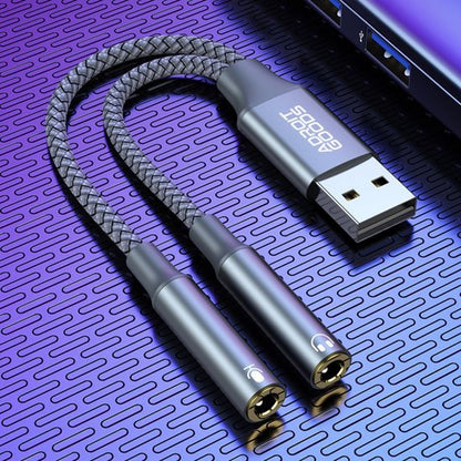 usb adapter kabel met twee 3,5mm audio poorten en gevlochten beschermhoes in grijs