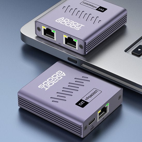 Twee paarse netwerkadapters met Adroit Goods-logo naast een laptop met USB-C-poort.